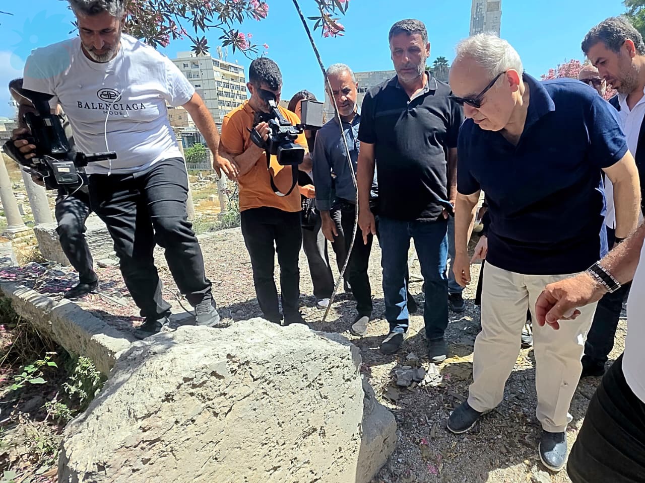 Tour of Minister of Culture Ghassan Salame in the city of Tyre (Ahmed Manch). 